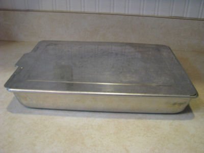 https://thenonconsumeradvocate.com/wp-content/uploads/2011/12/vintage-aluminum-9-x-13-cake-pan-w-slide-sliding-lid_150660144281.jpg