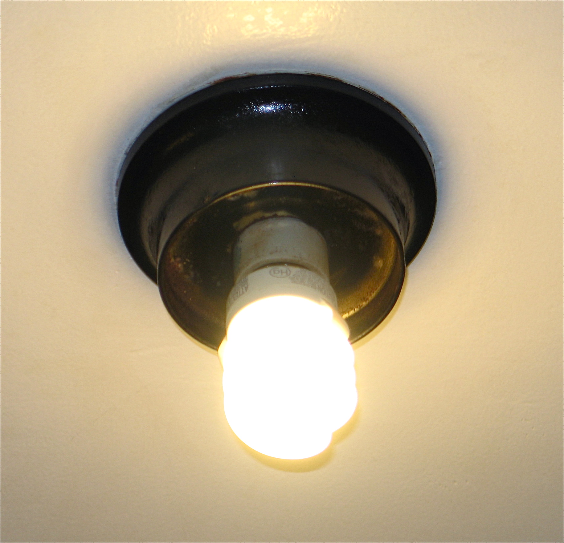 Rusted Out Bathroom Light Fixture, How To Remove Bathroom Light Fixture Paint