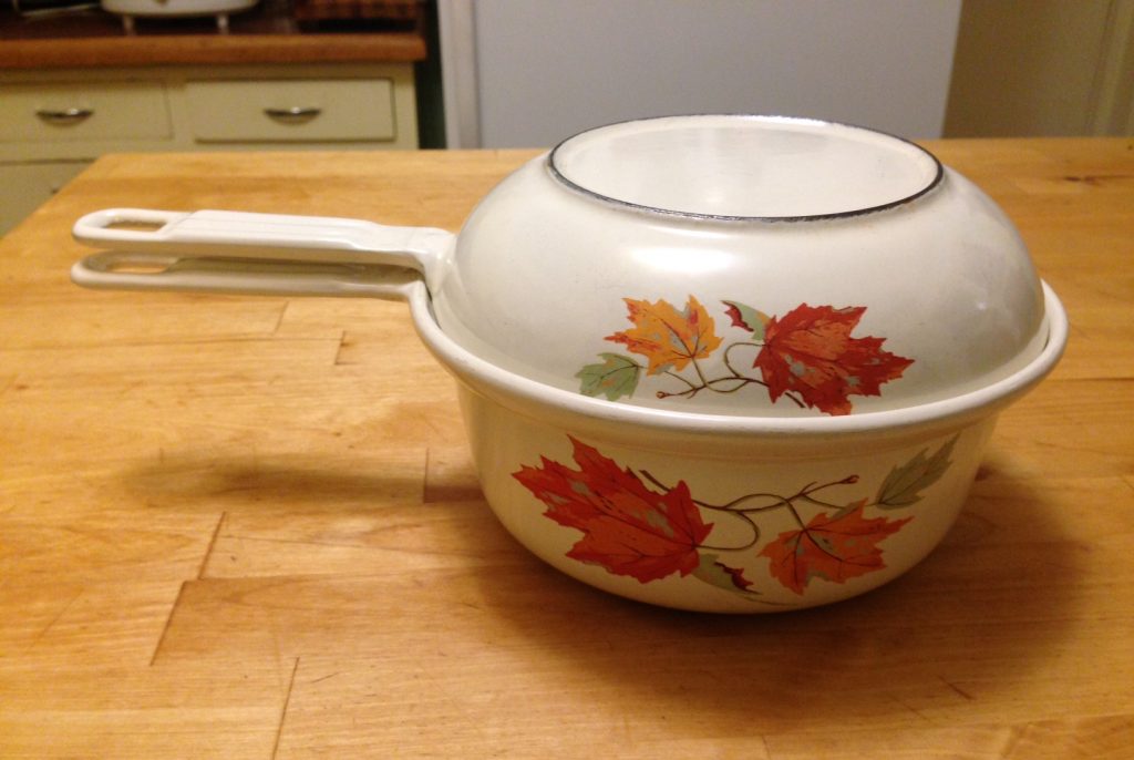 Descoware maple leaf saucepan