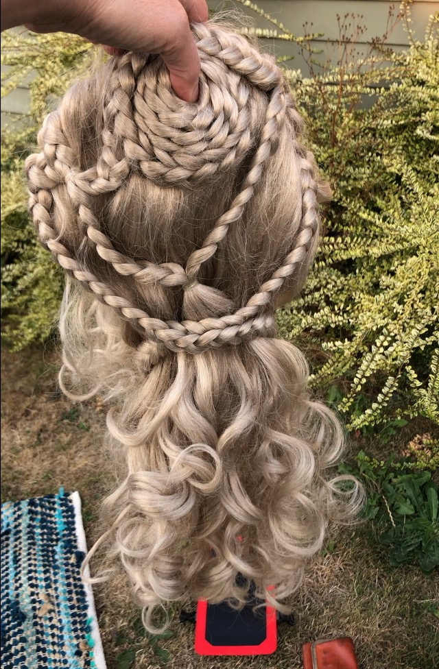 https://thenonconsumeradvocate.com/wp-content/uploads/2022/09/Daenarys-Targaryen-Wig.jpeg