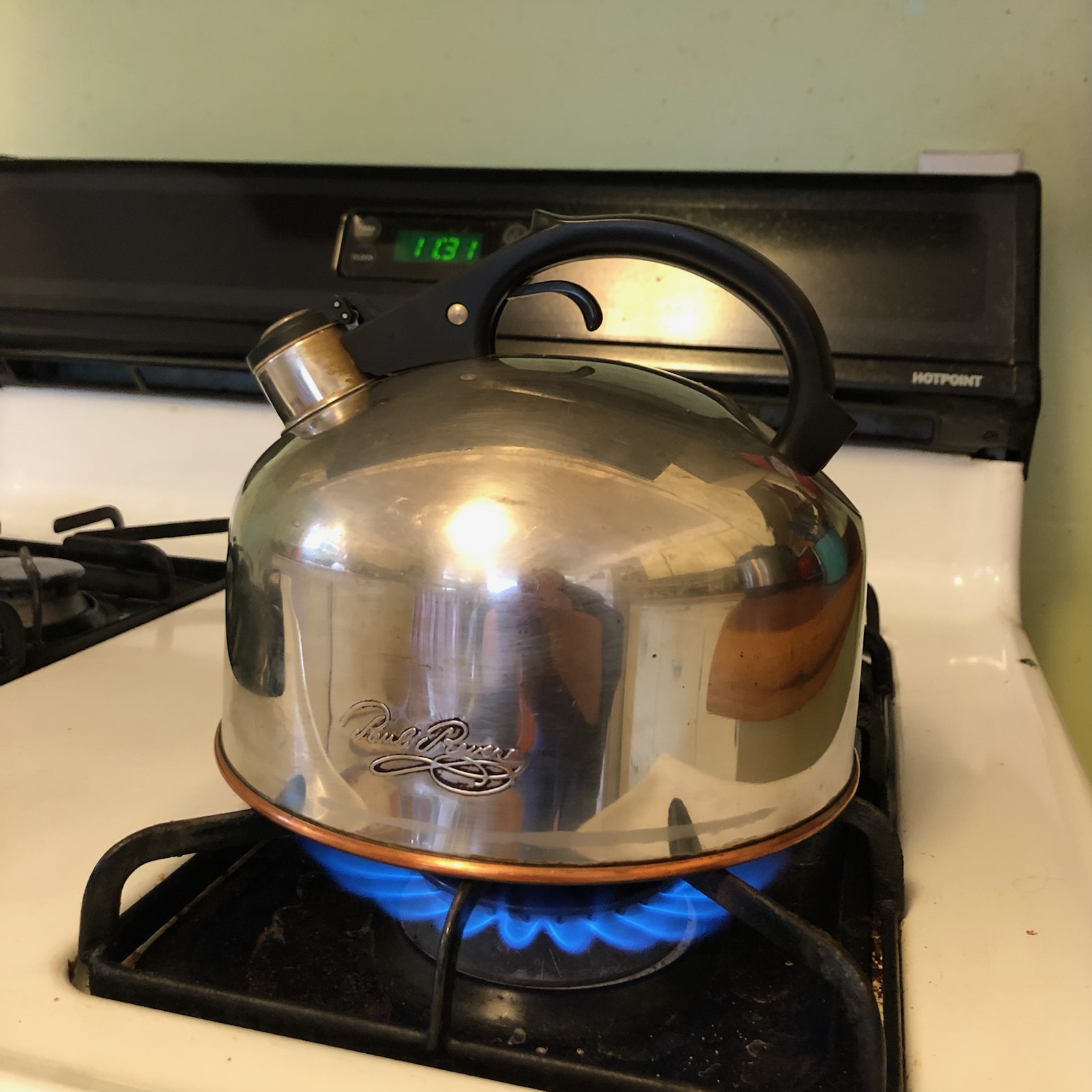 The Cost of an Electric Kettle vs. Boiling on a Gas Stove